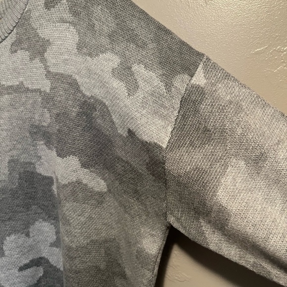 Eddie Bauer Women Long Sleeves Camouflage Sweater - Picture 5 of 11